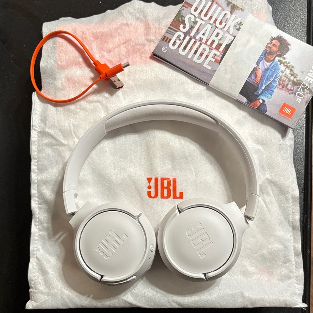 JBL Tune 520BT Bluetooth Headphones - White - Picture 3 of 3